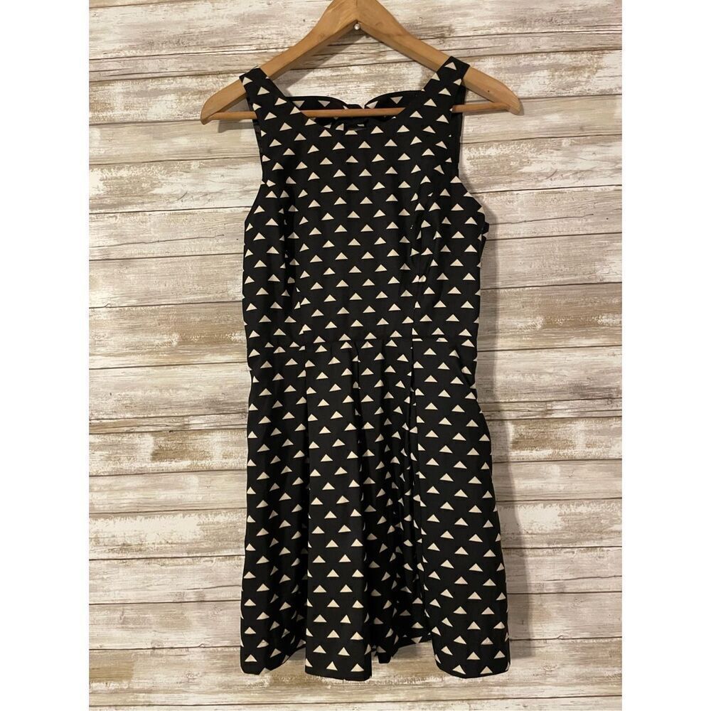 Forever 21 Boat Neck Sleeveless A Line Black White Cream Dress Small Bow Back​